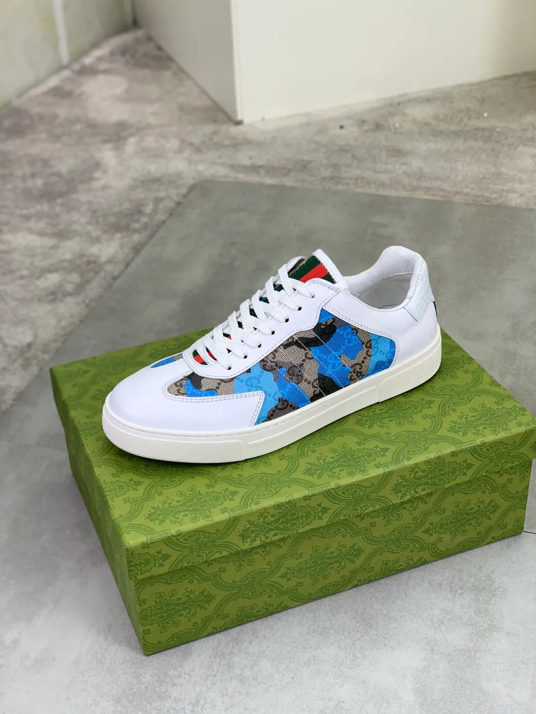 Men's shoes P400 💰[New style] 🆘 The latest model from Gucci's official website🎁Classic casual and fashionable men's shoes👟Hot style💥The style is simple and elegant, exclusive for trendy men. Unique official website latest brand elements👑Gucci original decoration, fashionable and generous, the fabric is made of original soft calfskin➕Comfortable soft sheepskin lining ✅The official website specifies wear-resistant rubber outsole_full of elasticity, classic model taken in real life🎬Color: 2️⃣colors available😍Number: 38-44